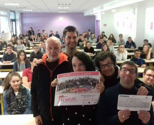 Remise chèque pour la Communauté de l'Arche de Brest
